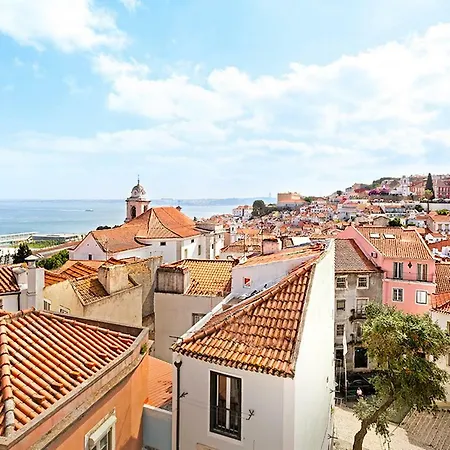 Alfama Sunrise * ליסבון